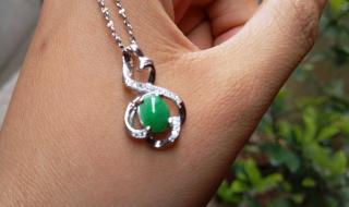 天然翡翠吊坠值钱吗 天然翡翠吊坠值钱吗