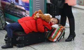 实拍上海虹桥火车站