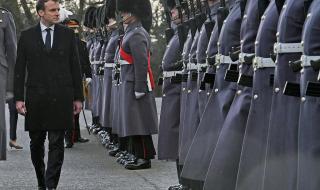 三军仪仗队的眼神